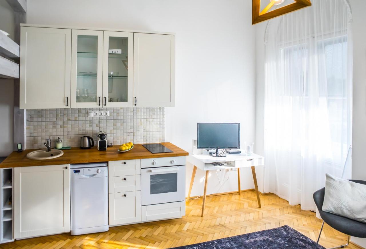 Ybl Apartment City Center Szekesfehervar Exterior foto