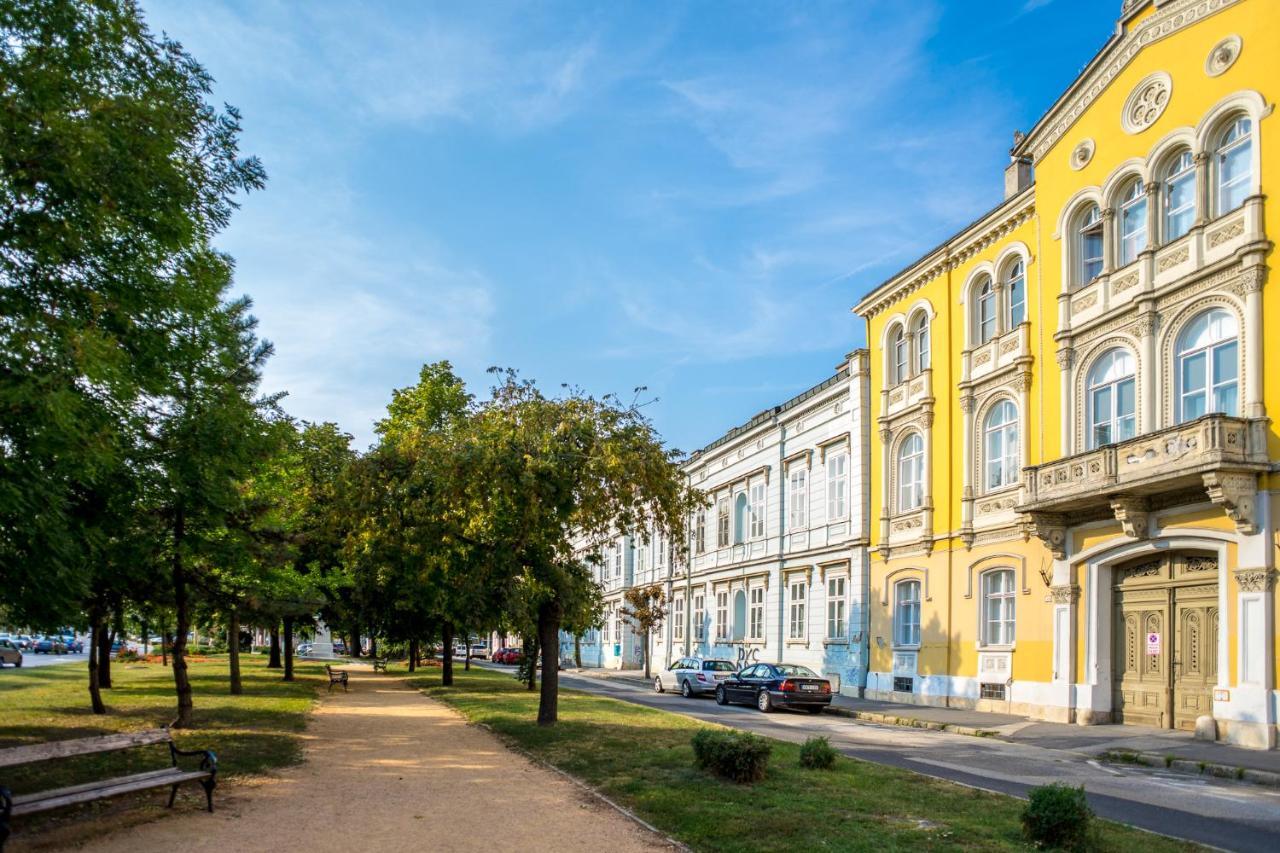 Ybl Apartment City Center Szekesfehervar Exterior foto